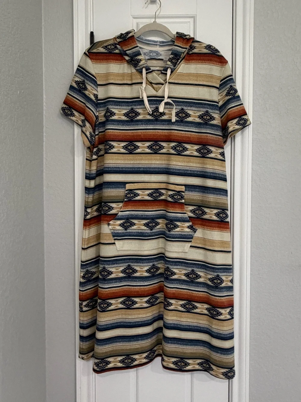 Double D Ranchwear striped Southwestern Hooded Tunic Dress in Neutral Tones. - Picture 1 of 3